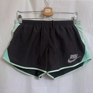Nike Run Athletic Shorts Women's Medium M Black / Green 3 1/2" Inseam